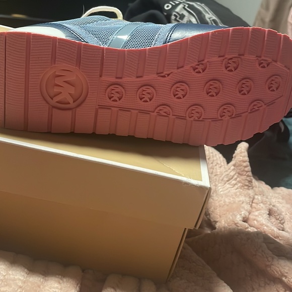 Micheal kors sneakers brand new - Picture 5 of 6